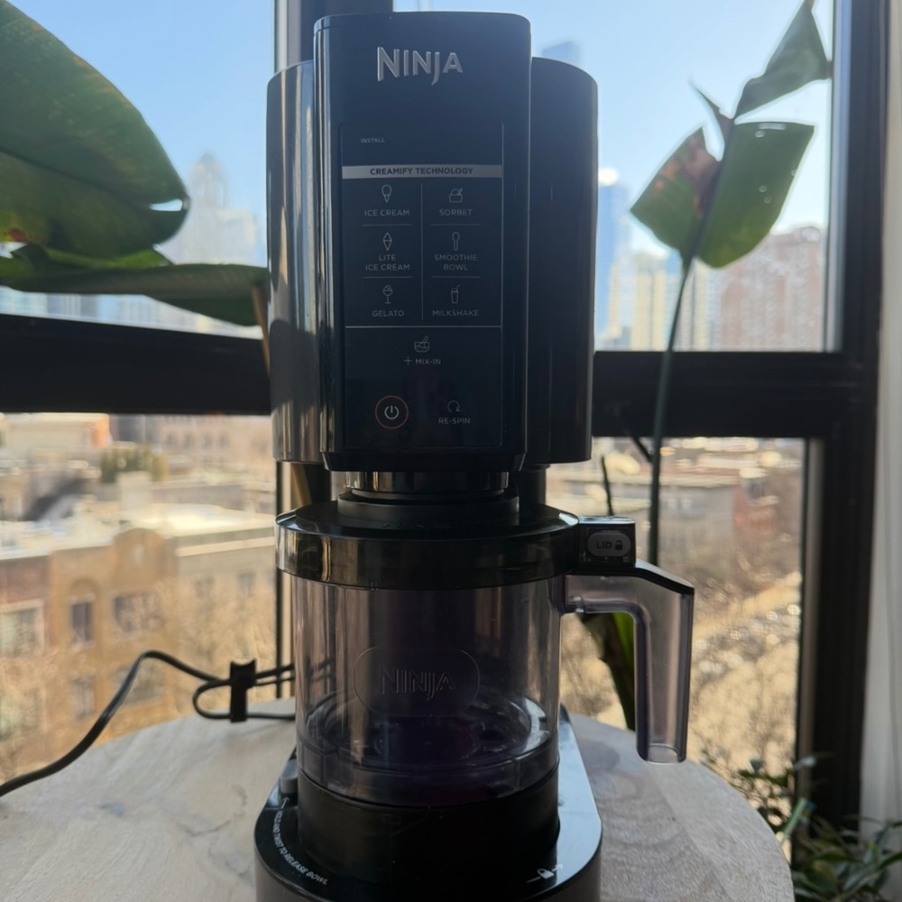 Ninja CREAMi, Ice Cream Maker, Ice Cream, Gelato, Sorbet,Milkshakes, Mix-ins, Sm